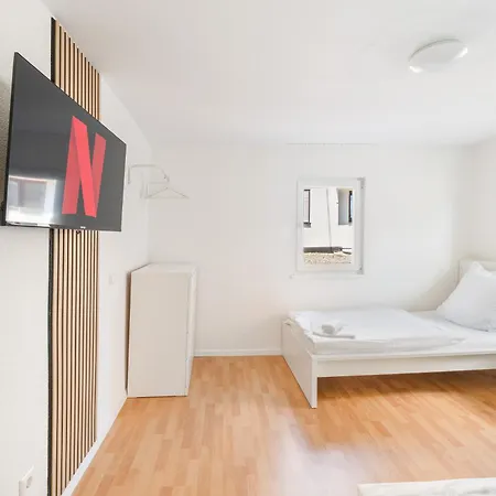 Grosszuegige Monteurwohnungen In Mit Smart Tv, Wifi, Parkplatz 内卡河畔文德林根