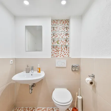 Grosszuegige Monteurwohnungen In Mit Smart Tv, Wifi, Parkplatz * 内卡河畔文德林根